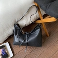 Borsa hobo minimalista nera con trama intrecciata e tracolla lunga alla moda - Nero