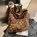 Retro tote tas met luipaardprint van imitatiebont met zachte textuur en grote capaciteit - Khaki