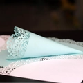 Eleganter hellblauer Spitzenausschnitt Papiertüte für Hochzeitsblütenblätter - Hellblau