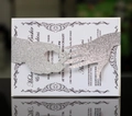 Elegante invito di nozze glitterato con fascia d'argento su superficie a specchio - Glitter Argento (HK-245 Glitter)