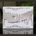 Lasergeschnittene silberne Glitzer-Hochzeitseinladungen mit Händchenhalten-Design - Hülle+Innenseite+Umschlag / Silber