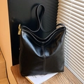 Retro black tote bag in glossy oil wax leather with white stitching and gold buckle - Black