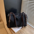 Borsa a tracolla in pelle scamosciata nera con cinturino in pelle marrone e fibbie oro - Nero