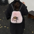 Rosa Kunstfell Rucksack mit süßem Plüsch-Anhänger und verstellbaren schwarzen Trägern - Roze mit Anhänger