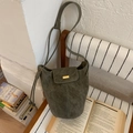 Secchiello vintage in pelle scamosciata verde scuro con fibbia dorata e coulisse - Verde