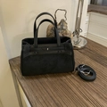 Elegante borsa a mano nera stile Kelly in pelle a grana con tracolla regolabile - Nero senza Ciondolo
