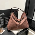 Borsa tote in camoscio marrone con tracolla regolabile in pelle e fibbie dorate - Marrone