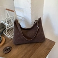 Borsa hobo retrò in pelle scamosciata marrone scuro con ampia tracolla in pelle e logo - Marrone