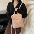 Schicker beige gesteppter Rucksack für Damen mit verstellbaren Trägern und edler Naht - Khaki