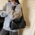 Fashionable black PU leather underarm shoulder bag with side pockets on casual model - Black