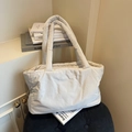 Bolso tote acolchado de nailon en color blanco roto con asas suaves y gran capacidad - Blanco Roto