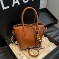 Borsa a secchiello vintage marrone in pelle sintetica con manico e nappina di legno - Marrone