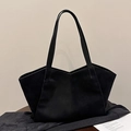 Borsa tote nera minimale a trapezio in finta pelle scamosciata con spalline lunghe - Nero