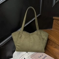 Borsa tote minimalista in pelle scamosciata verde scuro con cuciture e manici lunghi - Verde