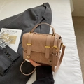 Sac bandoulière rétro beige en cuir marbré avec finitions métalliques dorées - Khaki
