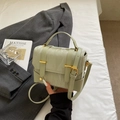 Sac à main femme vert sauge avec texture marbre et détails métalliques dorés chic - Vert
