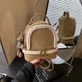 Khaki Mini-Rucksack mit Kunstfell-Besatz und süßem Plüsch-Hasen-Anhänger für Damen - Khaki mit Anhänger