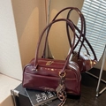 Vintage burgundy rectangle pillow bag in glossy leather with double gold zippers - Wine Red With Pendant
