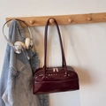 Sac bandoulière vintage bordeaux foncé en cuir brillant avec détails dorés élégants - Rouge Vin Sans Pendentif