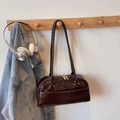 Sac sous le bras vintage marron chocolat en cuir verni brillant à double fermeture - Café sans pendentif