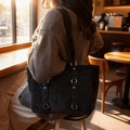 Grande borsa shopper minimalista in camoscio grigio antracite con anelli d'argento - Nero