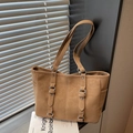 Borsa tote retrò capiente color cuoio con anelli in metallo argento e tasche laterali - Cachi