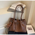 Brown leather tote bag with vintage pleated texture and cute teddy bear charm - With Charm / Brown