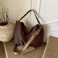 Sac cabas en toile marron foncé avec large bandoulière kaki clair au style minimaliste - Marron