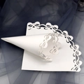 Weiße lasergeschnittene Papier-Konfetti-Tüten mit Schleifen-Hohlmuster für Hochzeiten - Schleife Hohl Stil (Papiertüte-11) / Weiß
