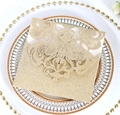 Elegante invito di nozze champagne oro glitterato con intaglio laser su un piatto decorato - Oro Chiaro