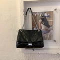 Schwarze gesteppte Shopper-Tasche mit silberner Kette und Metallschloss in Varianten-Optik - Silber