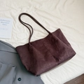 Bolso tote retro burdeos de ante para mujer con costuras y correas finas para el hombro - Marrón