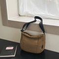 Sac seau matelassé en nylon marron avec bandoulière noire et logo métallique - Marron (Sans Pendentif)