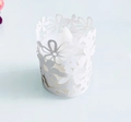 Détail de l'abat-jour en papier découpé au laser avec bougie chauffe-plat LED blanche - Blanc