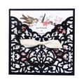 Détail d'invitation de mariage découpée au laser noire avec ruban et carte fleurie - Noir