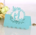 Détail macro de la carte de table bleu clair découpée au laser avec fini nacré - Bleu Tiffany