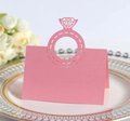 Marque-places roses découpés au laser avec bague en diamant et dentelle pour mariage - Rose Bonbon