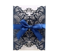 Partecipazione blu scuro glitterata tagliata al laser con nastro di seta e inserto bianco - Blu Glitterato