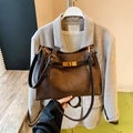 Dunkelbraune Kelly-Tasche aus Wildleder und Leder mit Goldschnalle und Retro-Stil - Braun