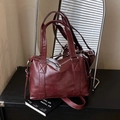 Bolso estilo Boston de piel sintética rojo oscuro con doble asa y correa desmontable - Burdeos
