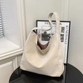 Bolso hobo beige minimalista en cuero mate para un estilo versátil de otoño e invierno - Blanco Roto