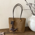 Borsa tote in pelle opaca marrone con spalline lunghe e ciondolo a forma di cane - Con Ciondolo / Marrone