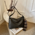 Lazy-style black faux leather tote bag with adjustable strap and striped fur pendant - With Charm / Black