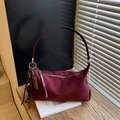 Borsa a bauletto retrò in pelle scamosciata bordeaux con ciondolo a forma di cioccolato - Rosso Vino Con Pendente