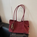 Bolso tote minimalista de ante burdeos con adorno de borlas de cuentas de madera - Rojo (Con Colgante)