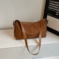 Sac à bandoulière minimaliste en daim marron avec logo en métal et lanière en cuir - Brun Sans Pendentif