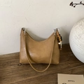 Elegante borsa hobo color cammello con trama in pelle opaca e nappa in perline di legno - Fulvo Con Ciondolo