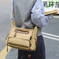 Bandolera retro caqui con múltiples bolsillos y lona impermeable para uso diario - Caqui