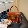 Borsa a tracolla vintage marrone caramello con cuciture a rombi e fibbia dorata - Marrone