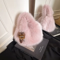 Bolso de hombro de pelo sintético rosa con colgante de oso y lazo de estampado animal - Rosa con colgante